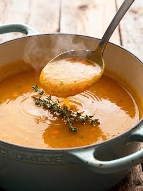 Frisch und selbst gekochte saisonale Gemüsesuppe von Topf & Deckel